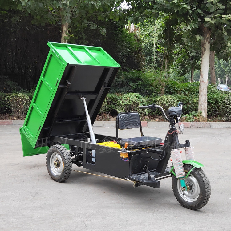 電動翻斗車轉運作業在抗洪一線